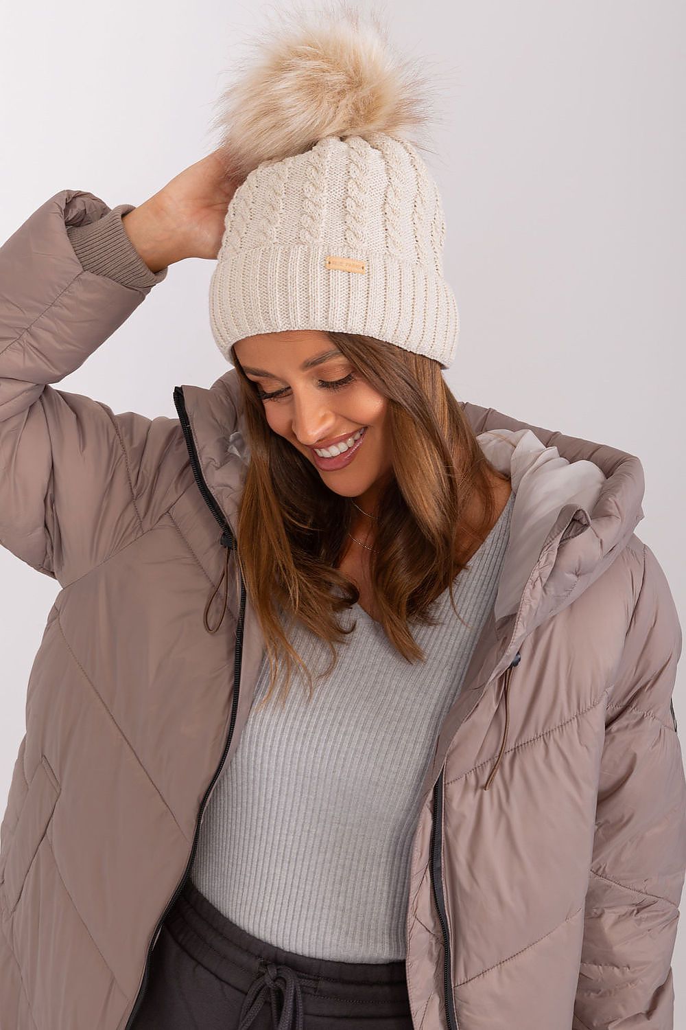Cap model 187438 Rue Paris
