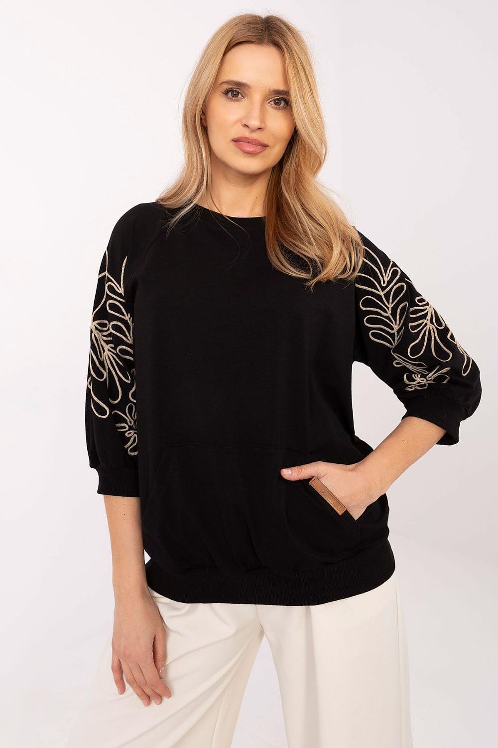 Sweatshirt model 208237 Relevance